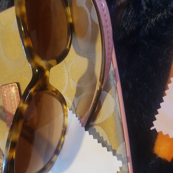 Brown Coach Tortoise Frames & Coach Wristlet & Cleaning Cloth - Picture 10 of 10